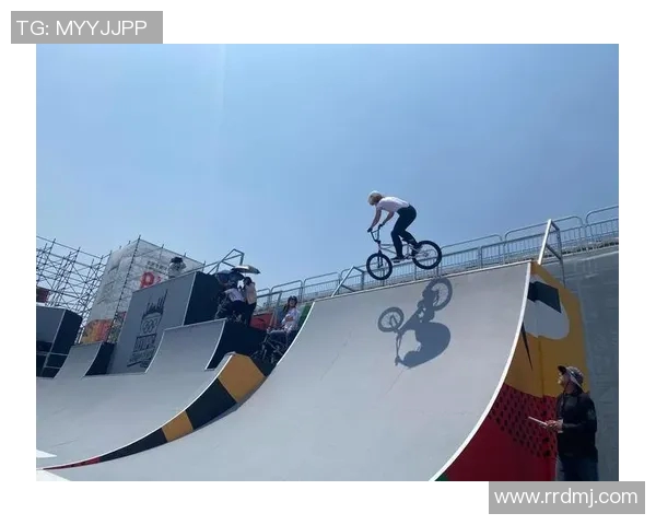 滑板精英赛回顾：上海攀岩队展现力量与技巧的完美结合