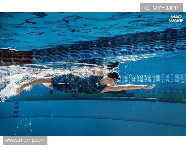 自由泳呼吸技巧与训练方法解析 提升游泳效率与呼吸节奏的关键要素